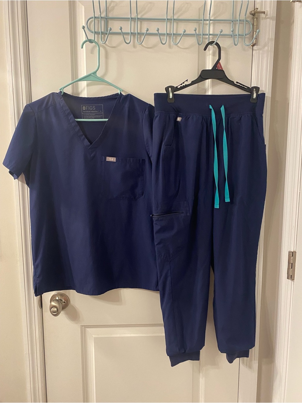 Figs Freex Line Navy scrub set